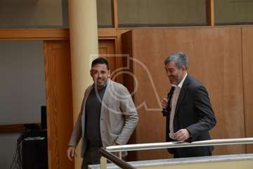 El senador nacionalista Fernando Clavijo durante la visita a Telde (Foto TA)